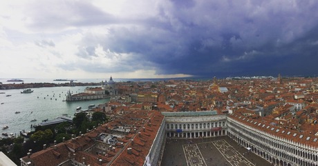 Onweersbui boven Venetië