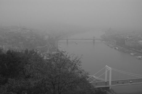 Budapest in de mist