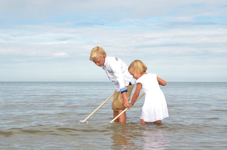 spelen in de zee