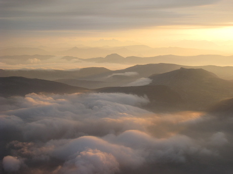 Zonsopkomst gezien vanaf top Mt. Ventoux, Frankrijk