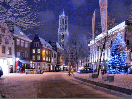 Centrum Utrecht met de Dom en Stadhuis tijdens de winter. .