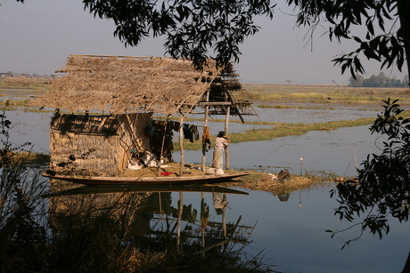 Bamboe huisje op het Inle Meer