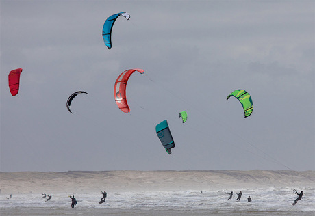 Kleurrijke Kite Surfers