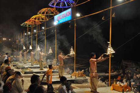 Ceremonie aan de Ganges
