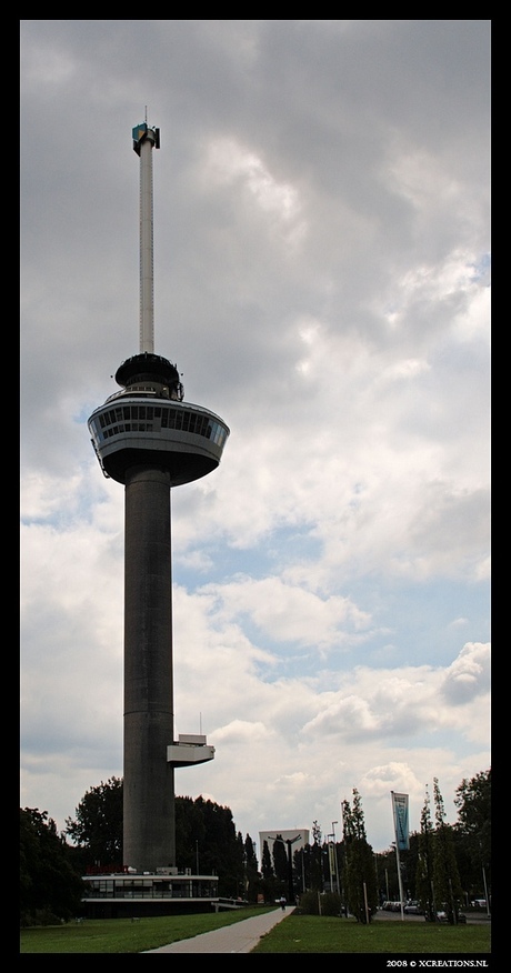 Euromast in somber weer...