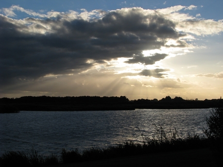 Donkere wolken.