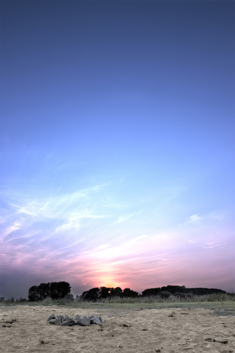 Zonsondergang aan de Waal