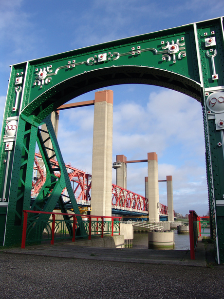 Doorkijkje brug Spijkenisse