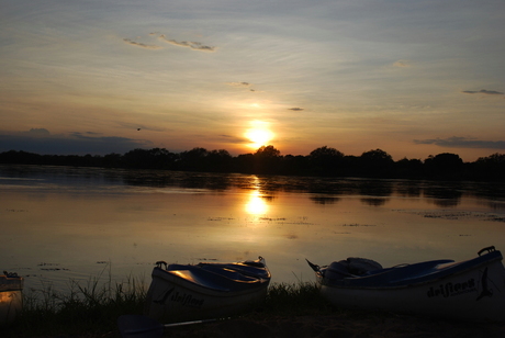 Zonsopkomst Zambezi rivier.JPG