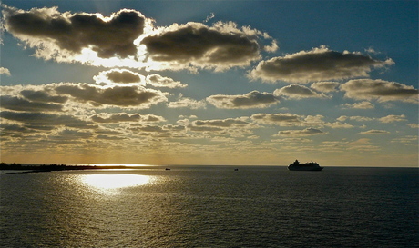 achter de wolken schijnt de zon