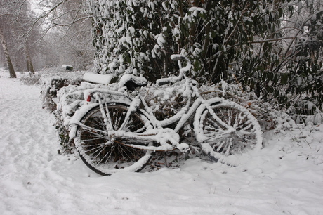 Fiets in de sneeuw