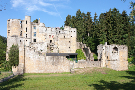 Vervallen kasteel in Luxemburg.