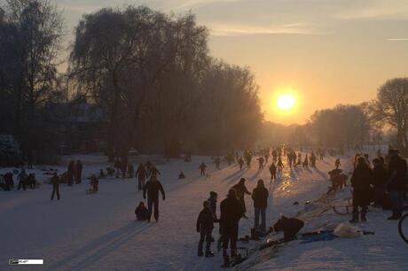 Schaatsen op de beek