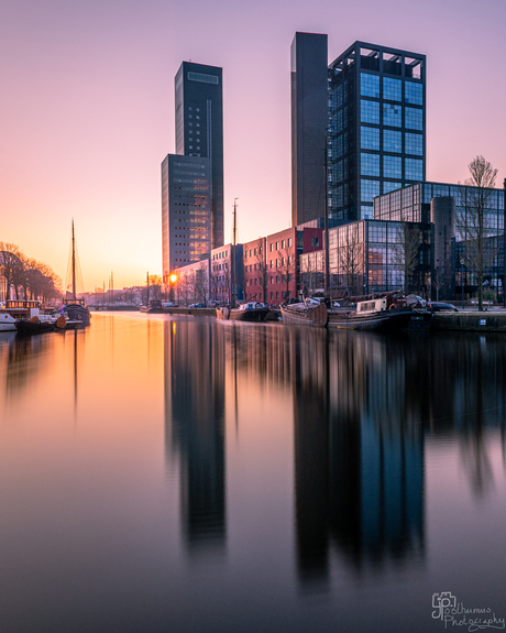 Leeuwarden, Achmea toren bij zonsopkomst.