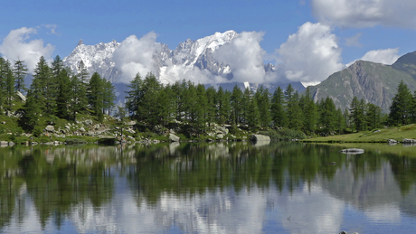 het  bergmeertje   Arpy  boven Morgex   Aosta  dal