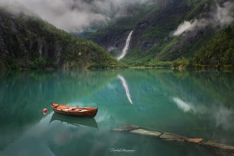 Emerald lake in Noorwegen