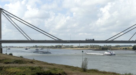 P1290711   Pr  Willem Alexanderbrug  N323  nr2   ingezoomd  31 aug  2025  
