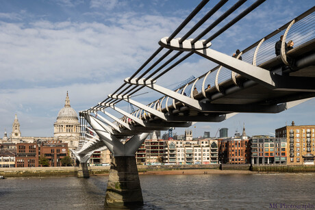 St.Paul's Cathedral/Millenium Bridge