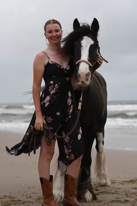 paard & jurk op strant