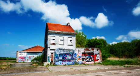 Leeg staand huis in Doel