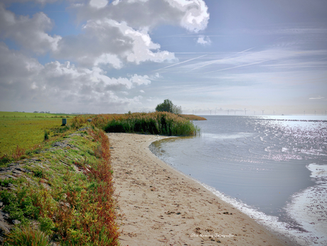 zon, zee, strand en wolken