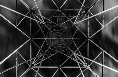 Hoogspanningsmast met sterren