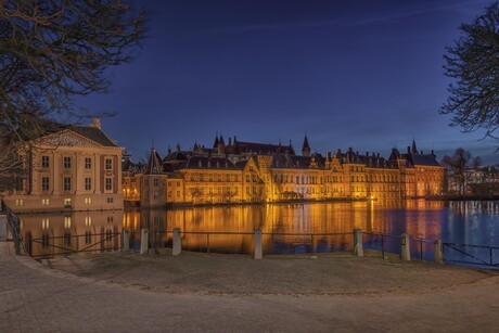 Mauritshuis en parlementsgebouwen aan de Hofvijver