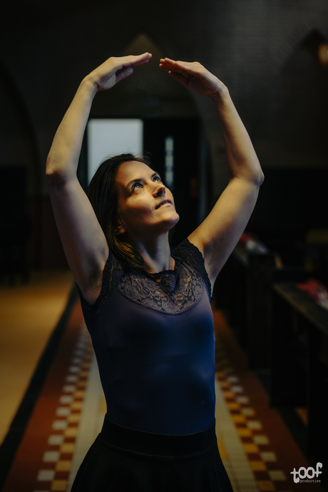 The pose and the light...