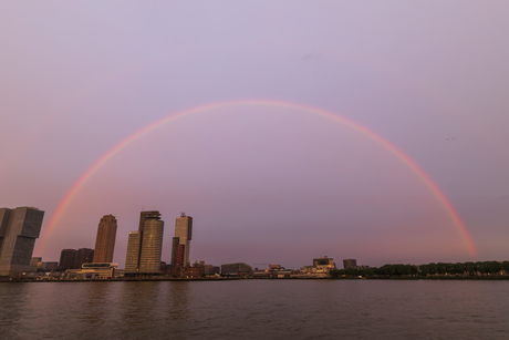 Regenboog vlak voor sunset