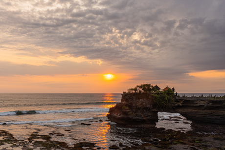 Zonsondergang aan Pura Batu Balong in Bali