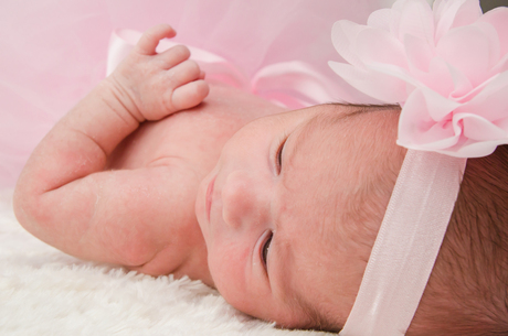 newbornshoot Evi 7 dagen oud