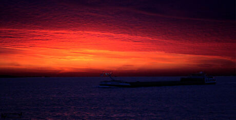 zonsondergang met schip