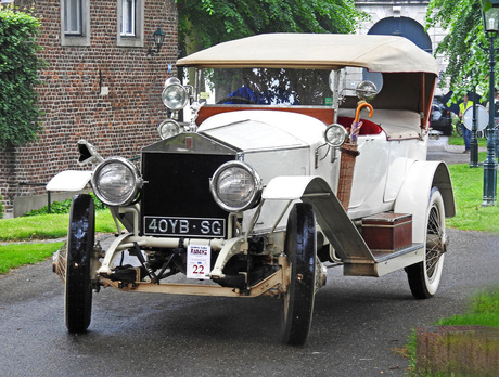 Rolls Royce van bijna honderd jaar oud.
