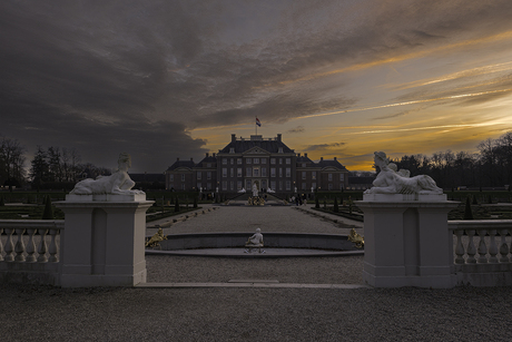 Paleis Het Loo vanuit de tuin.