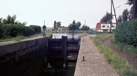 Keersluis Berkelsche Zweth met zicht op de Zweth.