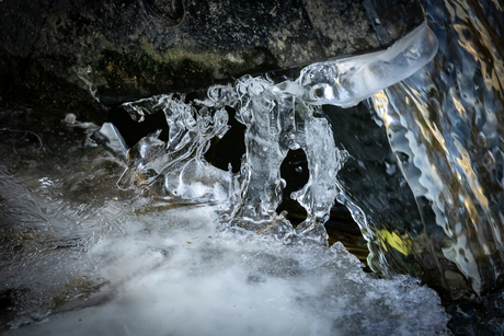 IJsstructuur bij sluisje