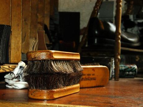 Bij de schoenmaker