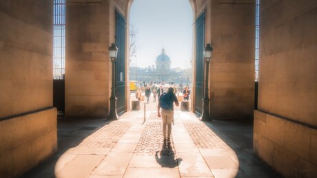 Les Parisiens - à la lumière du portail