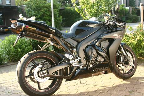 Yamaha R1 2006_1