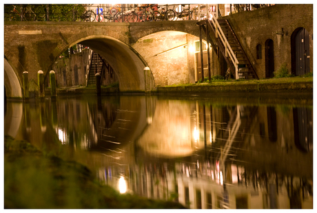 Oudegracht bij nacht