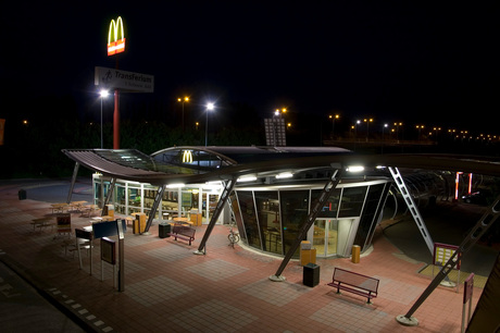 McDonalds by night