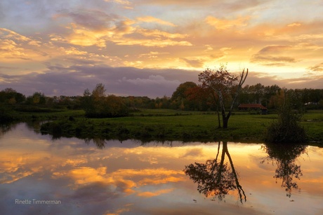 Zonsondergang boven de Regge