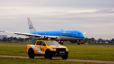 KLM dreamliner met bird-controllers