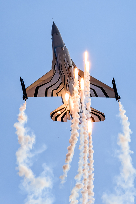 F16 Flares