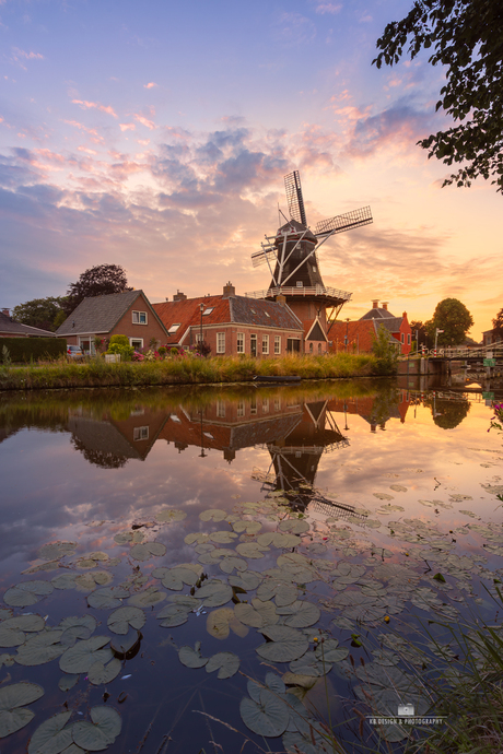 Avondlicht en reflecties bij molen Hunsingo