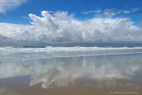 Mooie lucht boven de zee