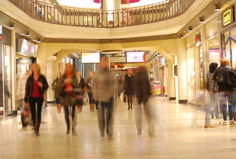 in de winkelstraat