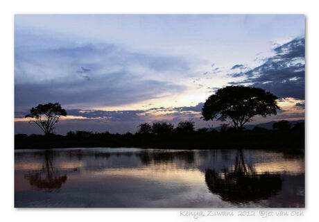 Zonsondergang in Ziwani, Kenia