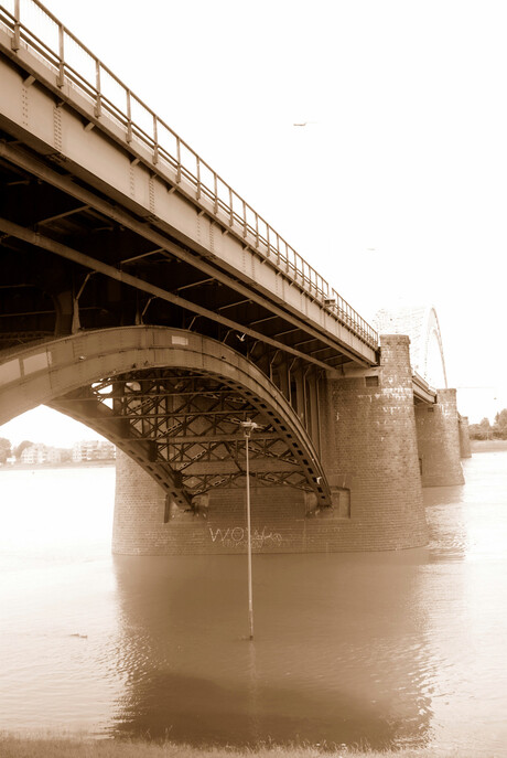 Brug bij Nijmegen