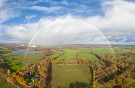 Regenboog op 120 meter hoogte